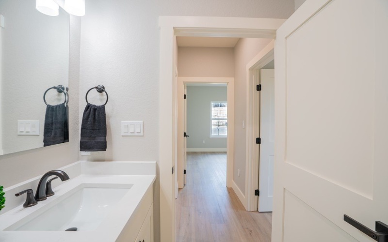 1811 Chateau Lane, Kerrville, TX 78028, 4 Habitaciones Habitaciones , ,2 BañosBaños,Residential,En Venta,1811 Chateau Lane,114390