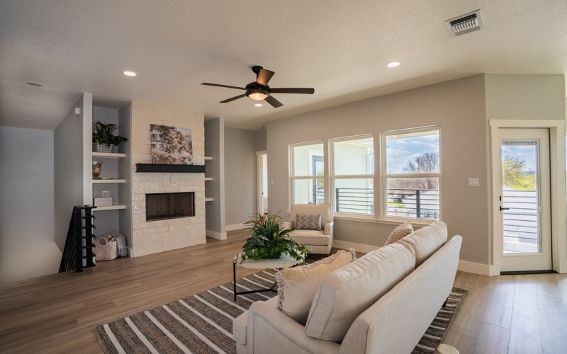 1811 Chateau Lane, Kerrville, TX 78028, 4 Habitaciones Habitaciones , ,2 BañosBaños,Residential,En Venta,1811 Chateau Lane,114390