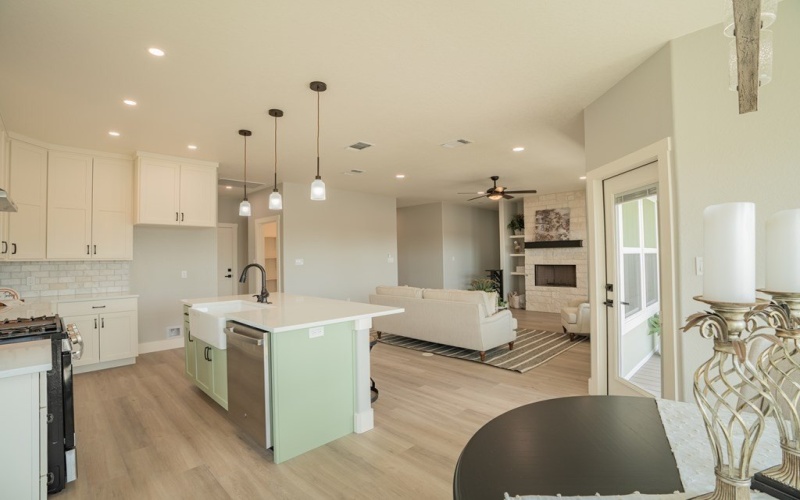 1811 Chateau Lane, Kerrville, TX 78028, 4 Habitaciones Habitaciones , ,2 BañosBaños,Residential,En Venta,1811 Chateau Lane,114390