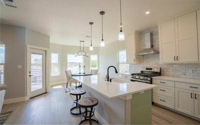 1811 Chateau Lane, Kerrville, TX 78028, 4 Habitaciones Habitaciones , ,2 BañosBaños,Residential,En Venta,1811 Chateau Lane,114390