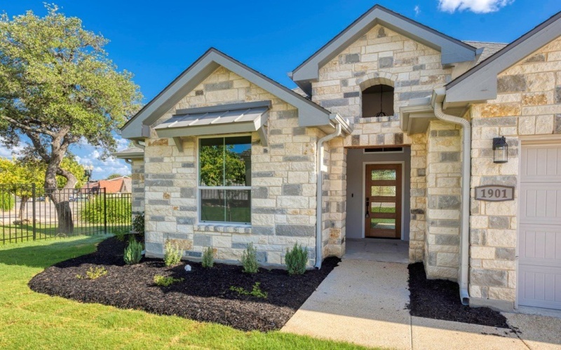 1901 Chateau Lane, Kerrville, TX 78028, 2 Bedrooms Bedrooms, ,2 BathroomsBathrooms,Residential,For Sale,1901 Chateau Lane,116338