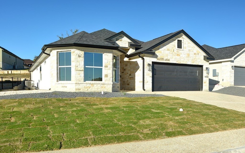 1806 Chateau Lane, Kerrville, TX 78028, 3 Bedrooms Bedrooms, ,2 BathroomsBathrooms,Residential,For Sale,1806 Chateau Lane,117718