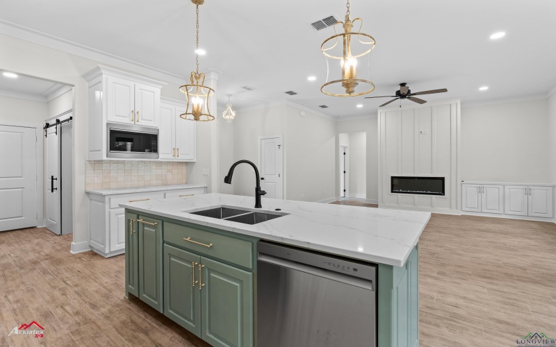 326 Clara Ln, Kilgore, TX 75662, 3 Bedrooms Bedrooms, ,2 BathroomsBathrooms,Residential,For Sale,326 Clara Ln,20252895