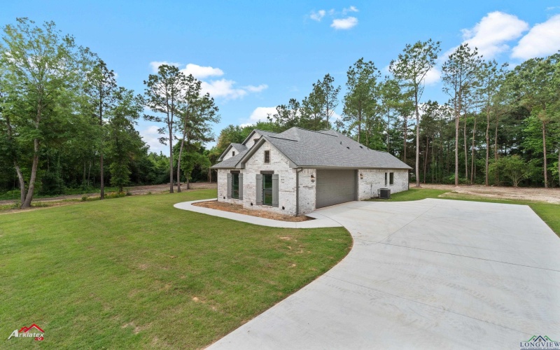 326 Clara Ln, Kilgore, TX 75662, 3 Bedrooms Bedrooms, ,2 BathroomsBathrooms,Residential,For Sale,326 Clara Ln,20252895