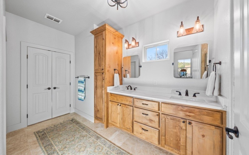1808 Chalet Circle, Kerrville, TX 78028, 3 Bedrooms Bedrooms, ,2 BathroomsBathrooms,Residential,For Sale,1808 Chalet Circle,118006
