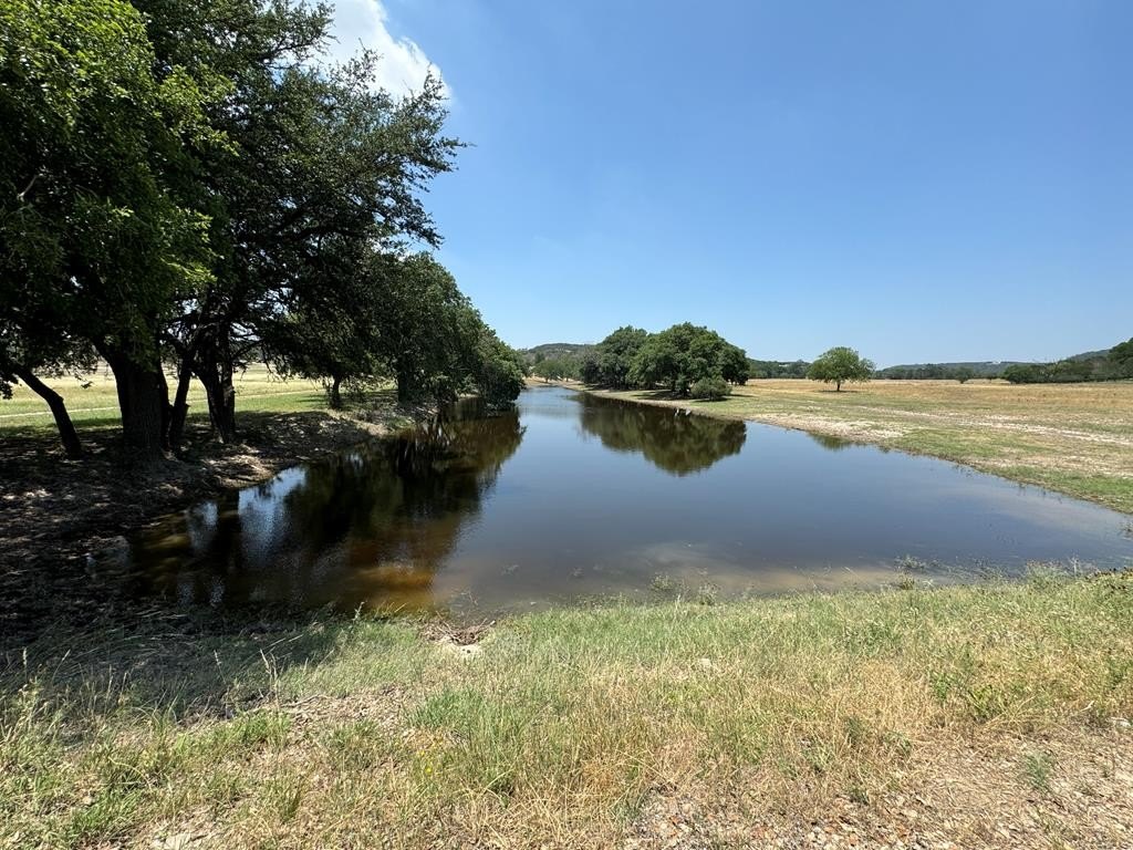 1275 Cypress Creek Rd, Kerrville, TX 78028, ,Granja,En Venta,1275 Cypress Creek Rd,118157