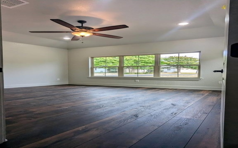 2015 N Chalet Circle, Kerrville, TX 78028, 3 Bedrooms Bedrooms, ,2 BathroomsBathrooms,Residential,For Sale,2015 N Chalet Circle,118336