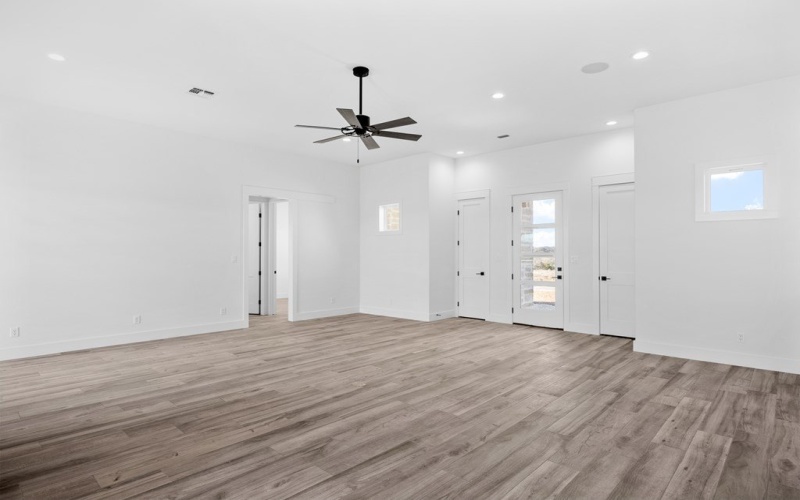 4528-12 Comanche Trace Dr, Kerrville, TX 78028, 3 Bedrooms Bedrooms, ,3 BathroomsBathrooms,Residential,For Sale,4528-12 Comanche Trace Dr,118500