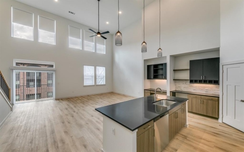 512 N Ewing Avenue #408, Dallas, TX 75203, 1 Bedroom Bedrooms, ,1 BathroomBathrooms,Residential Lease,For Rent,512 N Ewing Avenue,20866815