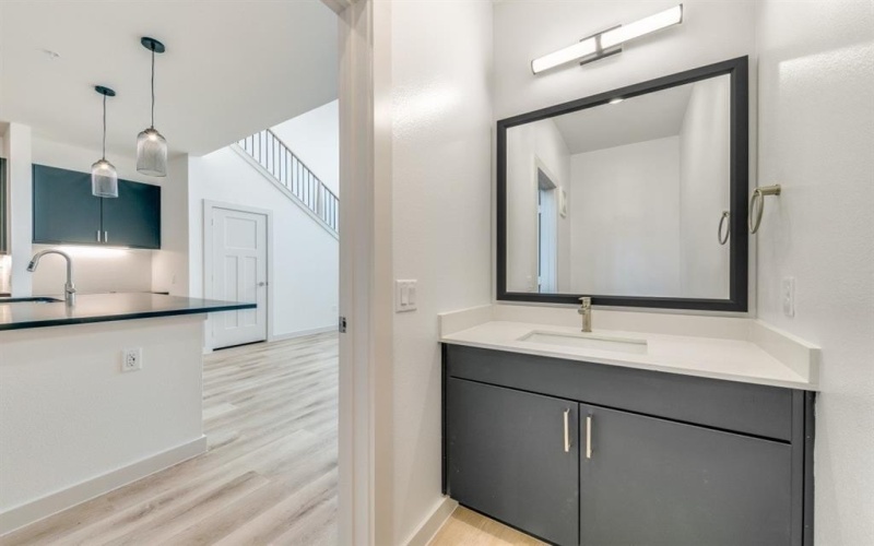 512 N Ewing Avenue #408, Dallas, TX 75203, 1 Bedroom Bedrooms, ,1 BathroomBathrooms,Residential Lease,For Rent,512 N Ewing Avenue,20866815