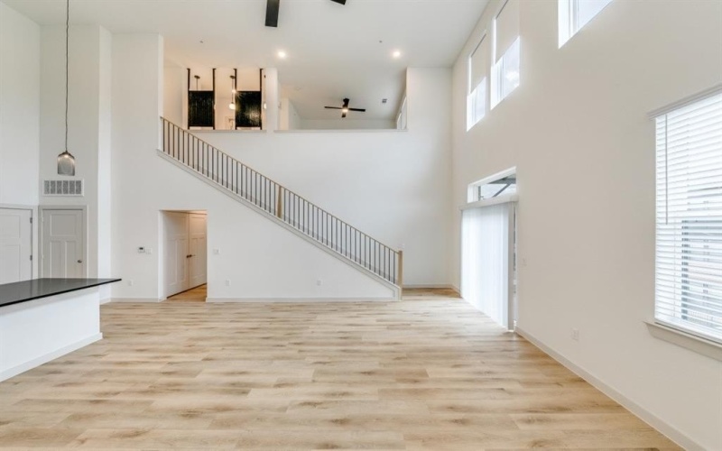 512 N Ewing Avenue #408, Dallas, TX 75203, 1 Bedroom Bedrooms, ,1 BathroomBathrooms,Residential Lease,For Rent,512 N Ewing Avenue,20866815