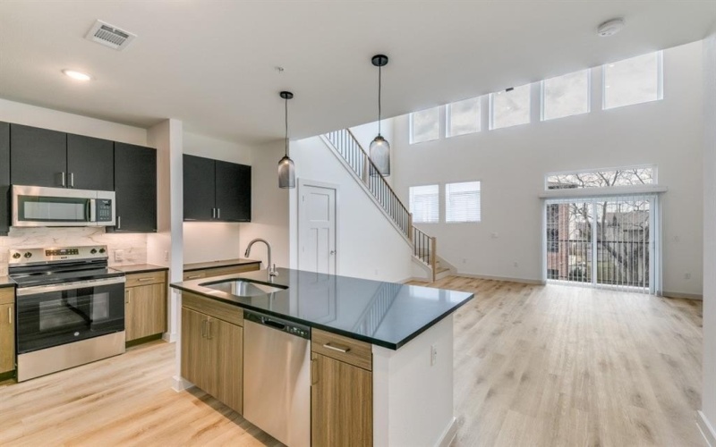 512 N Ewing Avenue #408, Dallas, TX 75203, 1 Bedroom Bedrooms, ,1 BathroomBathrooms,Residential Lease,For Rent,512 N Ewing Avenue,20866815