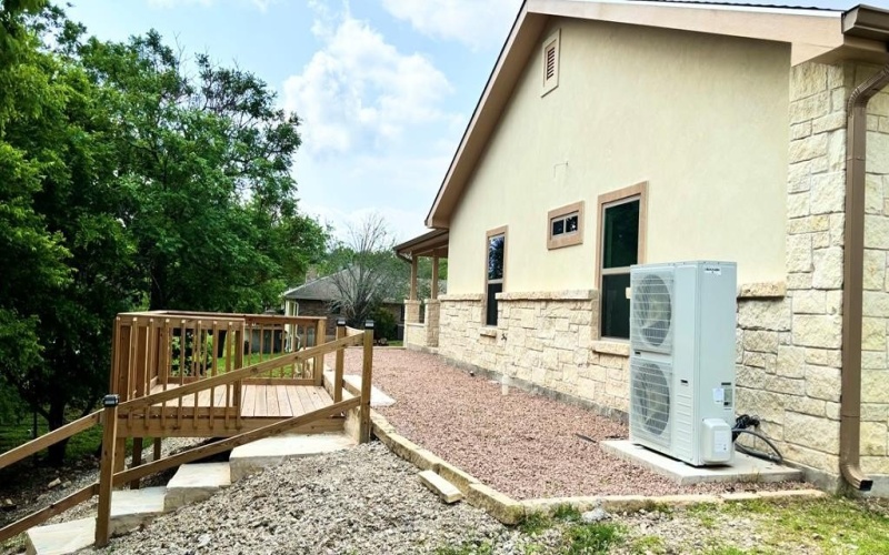 97 W Westwood Lane, Kerrville, TX 78028, 3 Bedrooms Bedrooms, ,2 BathroomsBathrooms,Residential,For Sale,97 W Westwood Lane,118943