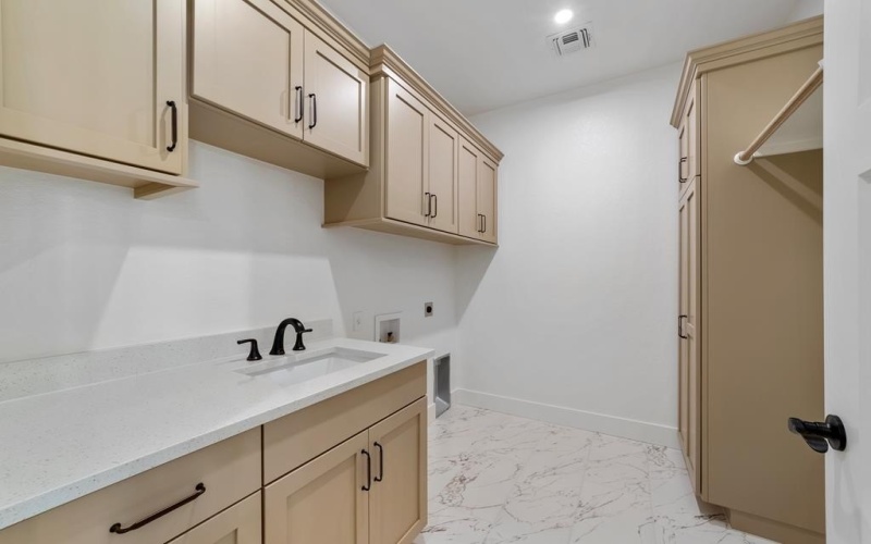 2108 Athens Ave, Kerrville, TX 78028, 3 Bedrooms Bedrooms, ,2 BathroomsBathrooms,Residential,For Sale,2108 Athens Ave,118965