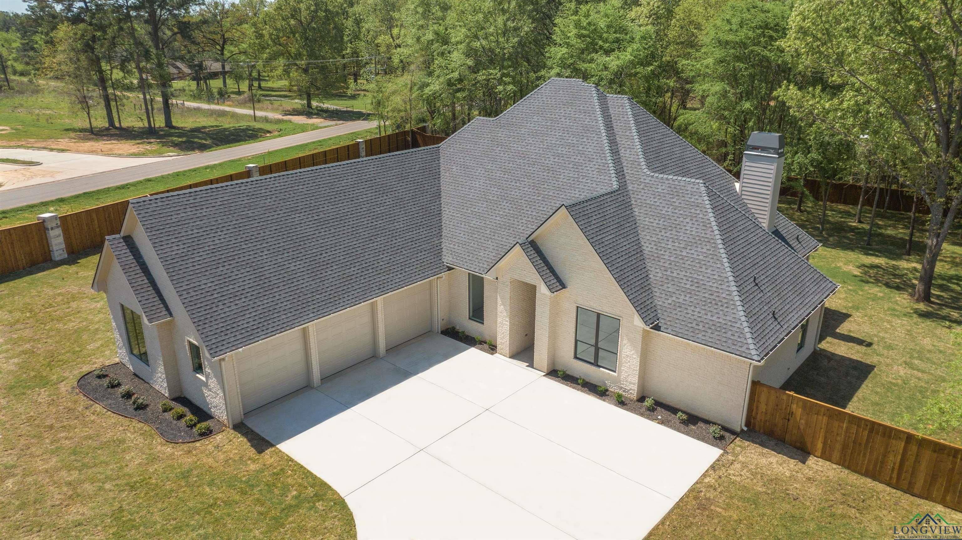 105 Thorn Briar, Longview, TX 75602, 4 Bedrooms Bedrooms, ,3 BathroomsBathrooms,Residential,For Sale,105 Thorn Briar,20240169
