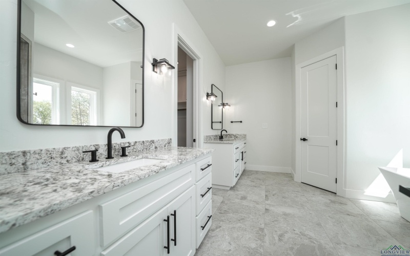 105 Thorn Briar, Longview, TX 75602, 4 Bedrooms Bedrooms, ,3 BathroomsBathrooms,Residential,For Sale,105 Thorn Briar,20240169