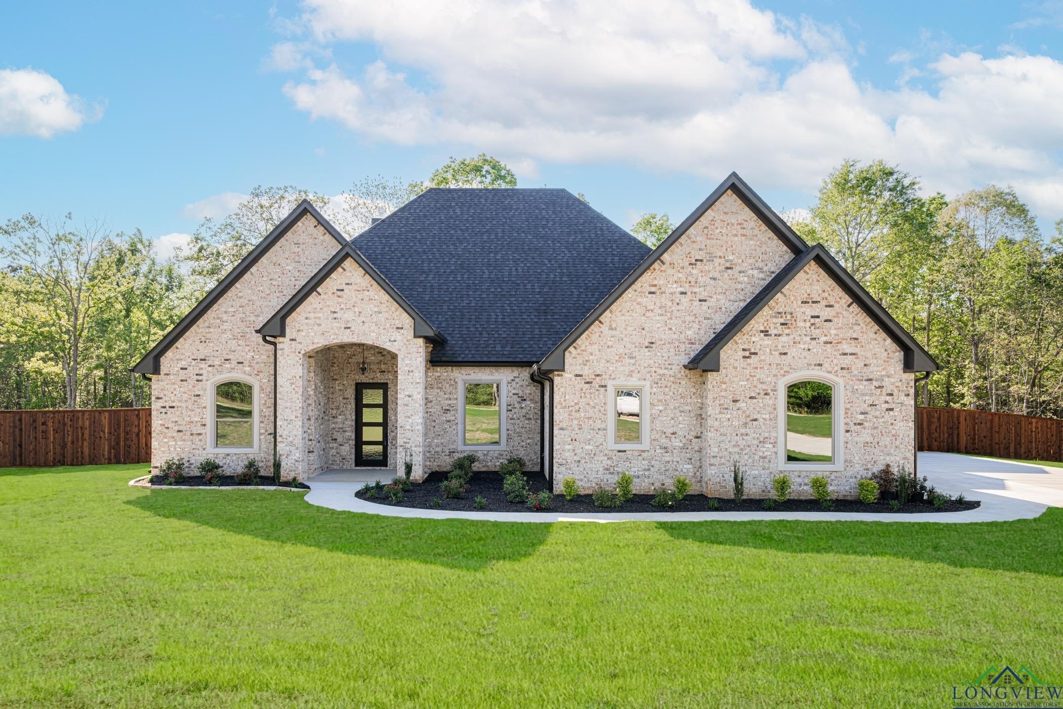 175 Thorn Briar Trail, Longview, TX 75602, 4 Bedrooms Bedrooms, ,3 BathroomsBathrooms,Residential,For Sale,175 Thorn Briar Trail,20246369