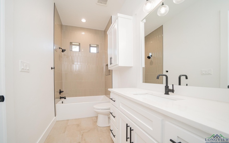 175 Thorn Briar Trail, Longview, TX 75602, 4 Bedrooms Bedrooms, ,3 BathroomsBathrooms,Residential,For Sale,175 Thorn Briar Trail,20246369