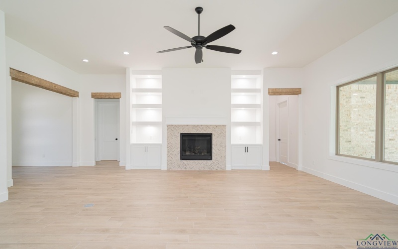 175 Thorn Briar Trail, Longview, TX 75602, 4 Bedrooms Bedrooms, ,3 BathroomsBathrooms,Residential,For Sale,175 Thorn Briar Trail,20246369