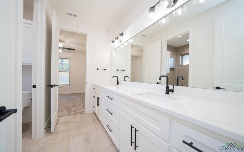 319 Saddle Brook Drive, Hallsville, TX 75650, 4 Bedrooms Bedrooms, ,3 BathroomsBathrooms,Residential,For Sale,319 Saddle Brook Drive,20247550