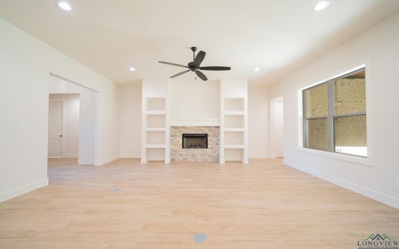 319 Saddle Brook Drive, Hallsville, TX 75650, 4 Bedrooms Bedrooms, ,3 BathroomsBathrooms,Residential,For Sale,319 Saddle Brook Drive,20247550