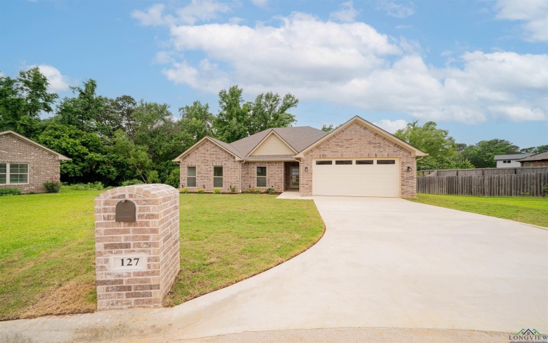 127 Brookway Lane, Longview, TX 75604, 4 Bedrooms Bedrooms, ,2 BathroomsBathrooms,Residential,For Sale,127 Brookway Lane,20251433