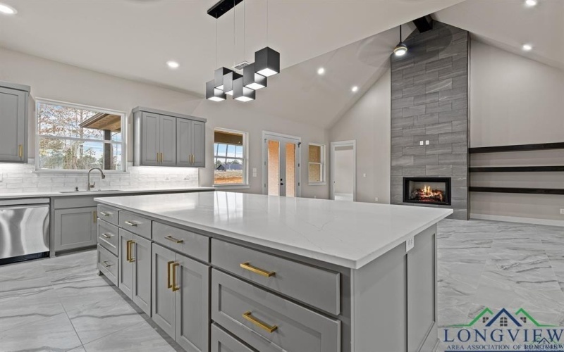 140 Cottonwood Circle, Longview, TX 75605, 4 Habitaciones Habitaciones , ,3 BañosBaños,Residential,En Venta,140 Cottonwood Circle,20251539