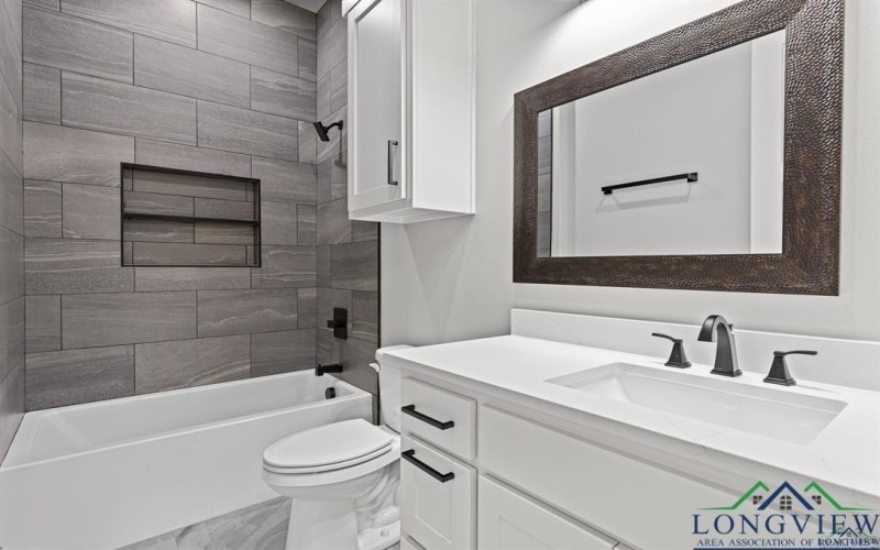140 Cottonwood Circle, Longview, TX 75605, 4 Habitaciones Habitaciones , ,3 BañosBaños,Residential,En Venta,140 Cottonwood Circle,20251539