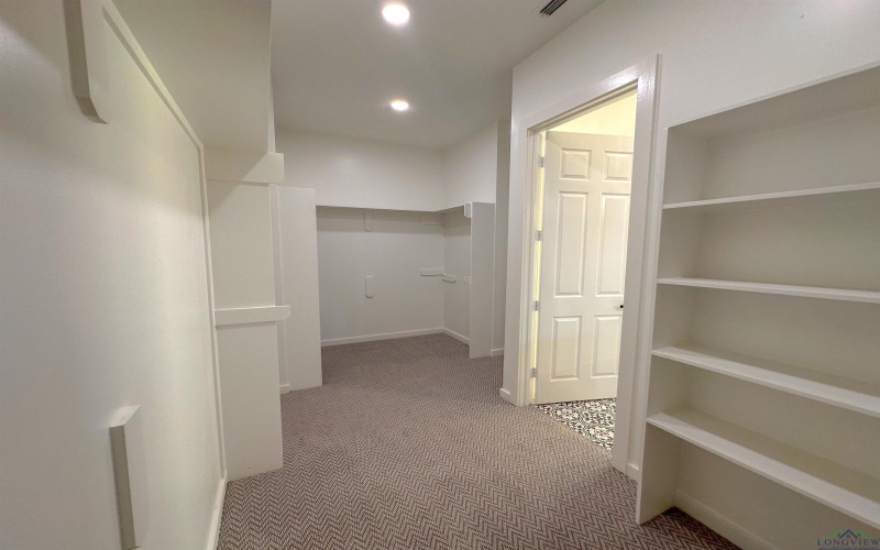 130 Mallard Cove, Longview, TX 75602, 4 Bedrooms Bedrooms, ,3 BathroomsBathrooms,Residential,For Sale,130 Mallard Cove,20251811