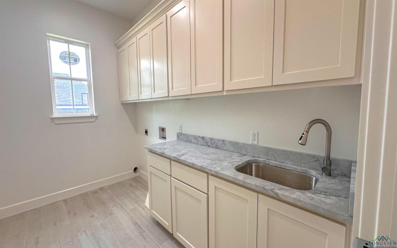130 Mallard Cove, Longview, TX 75602, 4 Bedrooms Bedrooms, ,3 BathroomsBathrooms,Residential,For Sale,130 Mallard Cove,20251811