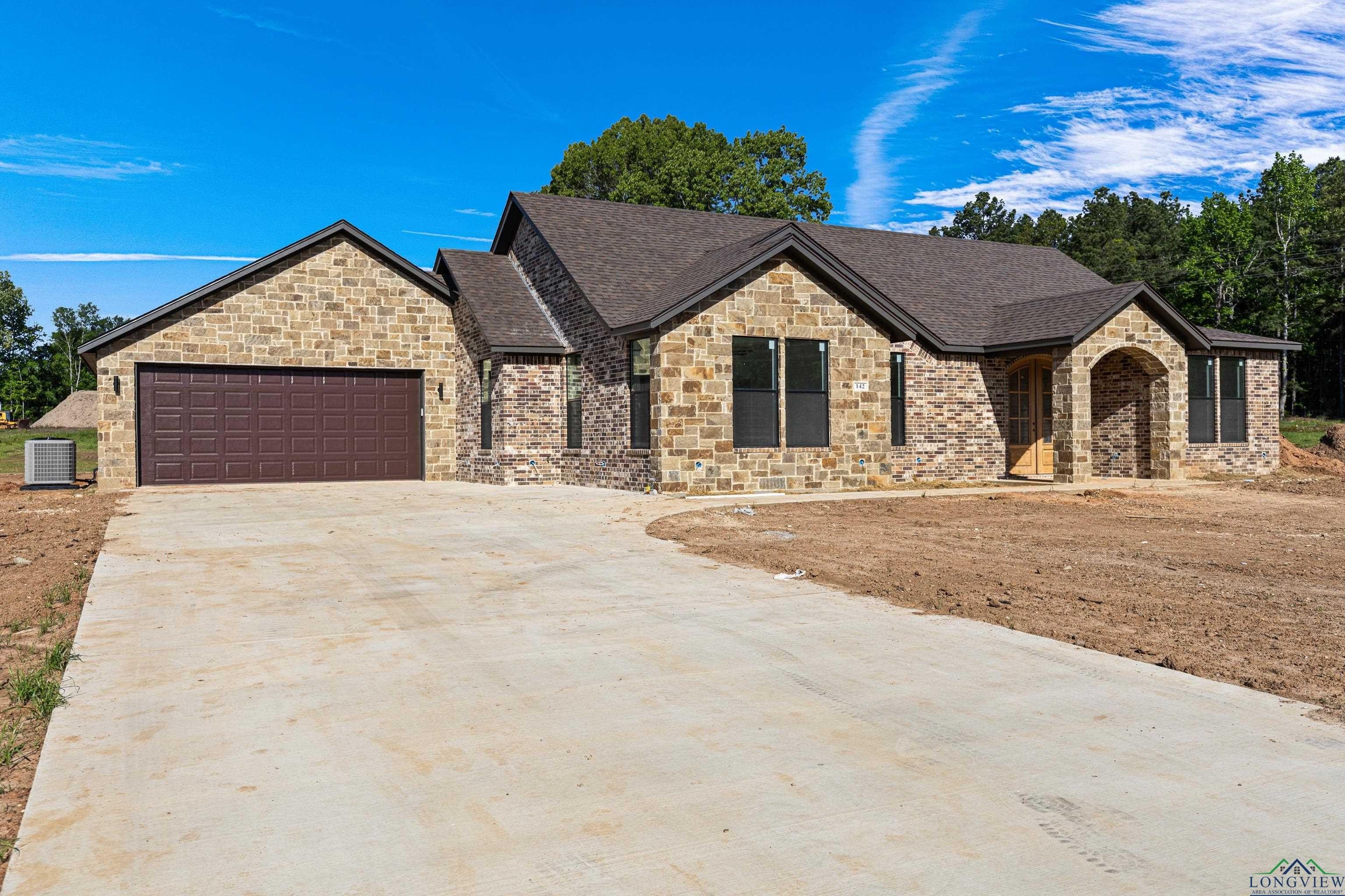 142 BIG OAKS RD, Kilgore, TX 75662, 4 Habitaciones Habitaciones , ,2 BañosBaños,Residential,En Venta,142 BIG OAKS RD,20252481