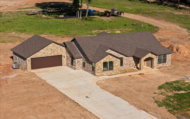 142 BIG OAKS RD, Kilgore, TX 75662, 4 Habitaciones Habitaciones , ,2 BañosBaños,Residential,En Venta,142 BIG OAKS RD,20252481