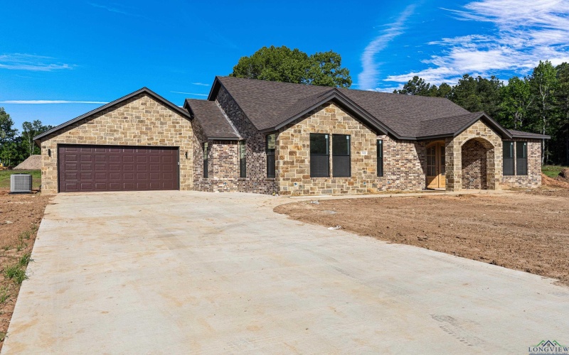 142 BIG OAKS RD, Kilgore, TX 75662, 4 Habitaciones Habitaciones , ,2 BañosBaños,Residential,En Venta,142 BIG OAKS RD,20252481