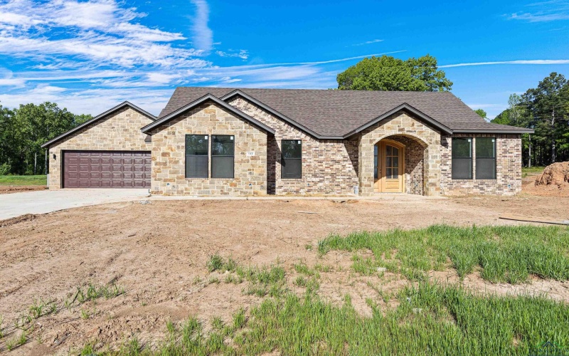 142 BIG OAKS RD, Kilgore, TX 75662, 4 Habitaciones Habitaciones , ,2 BañosBaños,Residential,En Venta,142 BIG OAKS RD,20252481