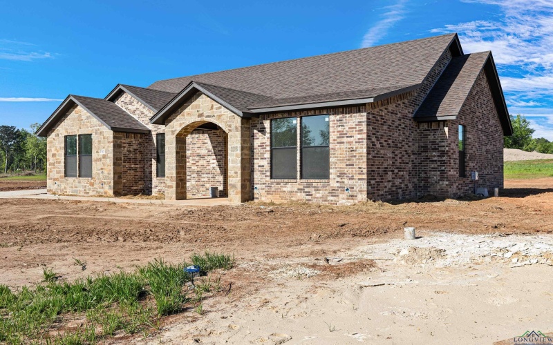 142 BIG OAKS RD, Kilgore, TX 75662, 4 Habitaciones Habitaciones , ,2 BañosBaños,Residential,En Venta,142 BIG OAKS RD,20252481