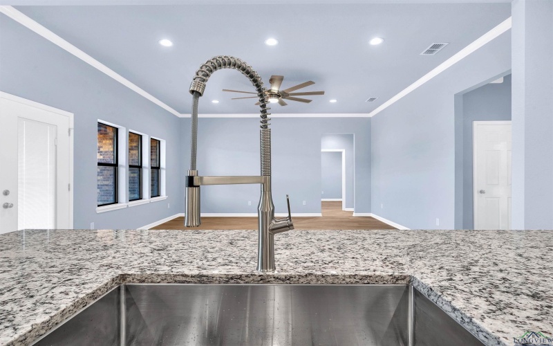 130 Sleep Easy, Kilgore, TX 75662, 4 Habitaciones Habitaciones , ,2 BañosBaños,Residential,En Venta,130 Sleep Easy,20252585