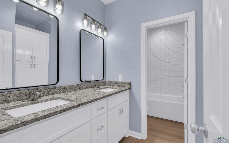 130 Sleep Easy, Kilgore, TX 75662, 4 Habitaciones Habitaciones , ,2 BañosBaños,Residential,En Venta,130 Sleep Easy,20252585