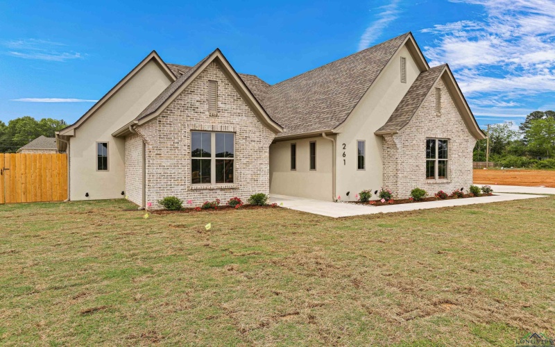 261 Andres Ln, Kilgore, TX 75662, 3 Bedrooms Bedrooms, ,2 BathroomsBathrooms,Residential,For Sale,261 Andres Ln,20252640