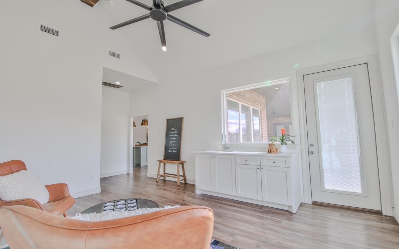 10702 Juneau Avenue, Lubbock, TX 79424, 4 Bedrooms Bedrooms, ,3 BathroomsBathrooms,Residential,For Sale,10702 Juneau Avenue,202402575