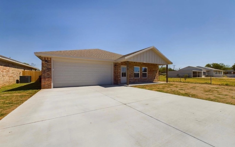 807 12th Street, Shallowater, TX 79363, 3 Bedrooms Bedrooms, ,2 BathroomsBathrooms,Residential,For Sale,807 12th Street,202409408
