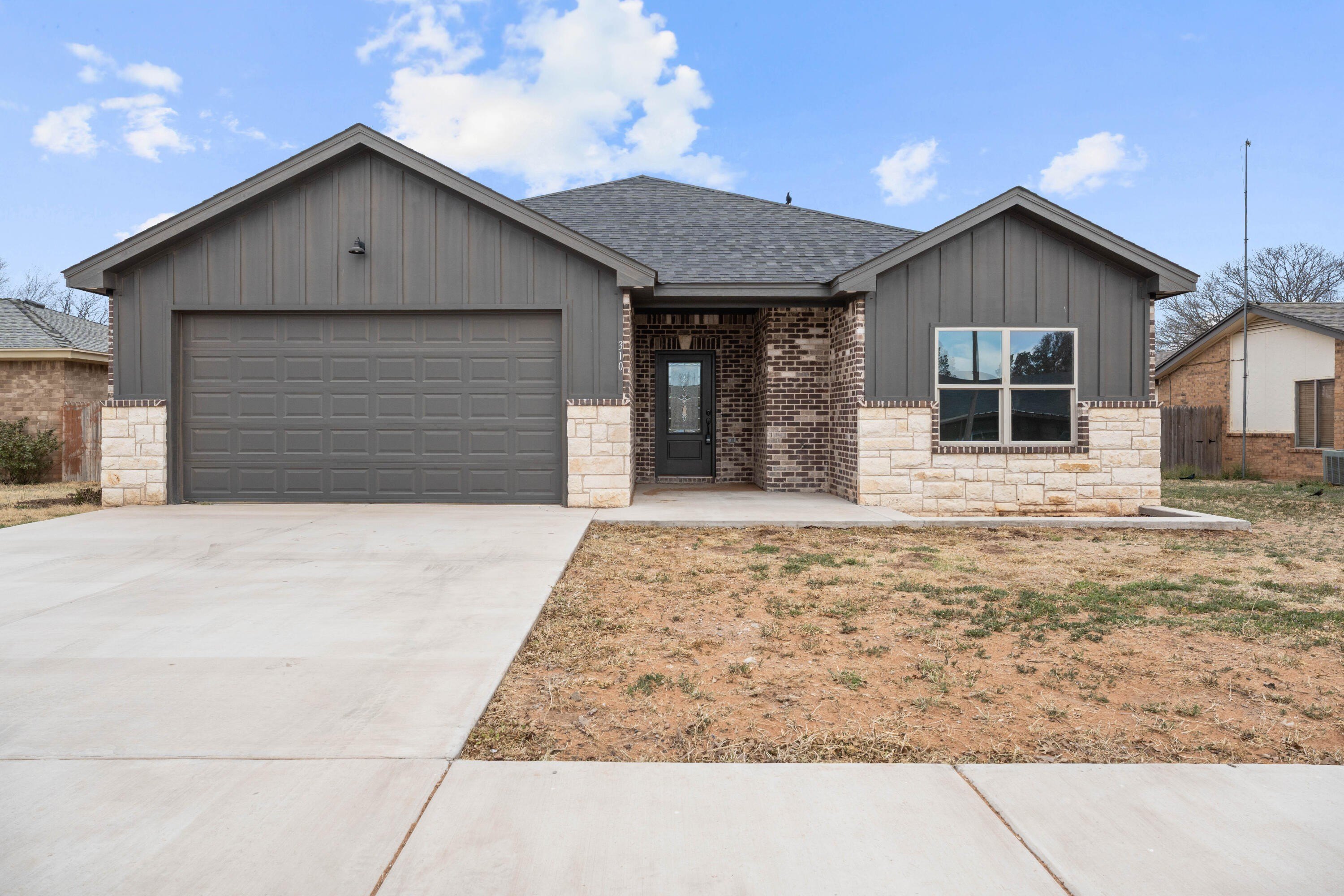 310 E 16th Street, Wolfforth, TX 79382, 4 Habitaciones Habitaciones , ,2 BañosBaños,Residential,En Venta,310 E 16th Street,202412566