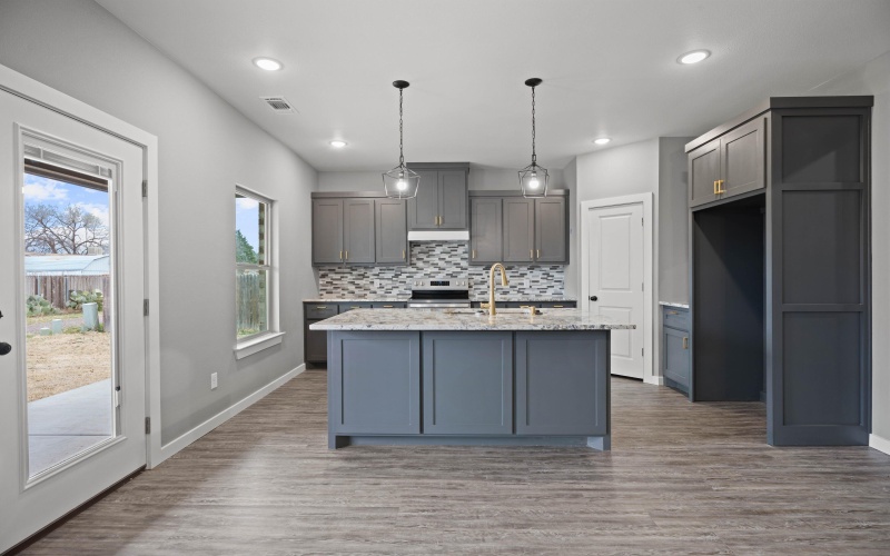 310 E 16th Street, Wolfforth, TX 79382, 4 Habitaciones Habitaciones , ,2 BañosBaños,Residential,En Venta,310 E 16th Street,202412566