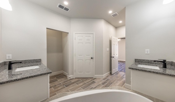 1806 Ross Avenue, Lubbock, TX 79416, 3 Bedrooms Bedrooms, ,2 BathroomsBathrooms,Residential,For Sale,1806 Ross Avenue,202417372