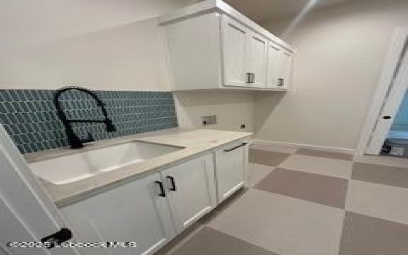 9605 County Rd 7615, Wolfforth, TX 79382, 4 Bedrooms Bedrooms, ,3 BathroomsBathrooms,Residential,For Sale,9605 County Rd 7615,202552384