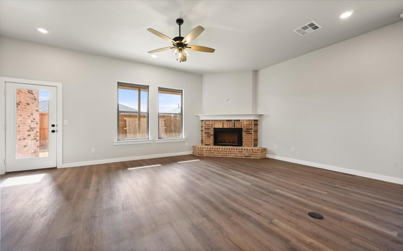 10505 Beaufort Avenue, Lubbock, TX 79424, 3 Bedrooms Bedrooms, ,2 BathroomsBathrooms,Residential,For Sale,10505 Beaufort Avenue,202552569
