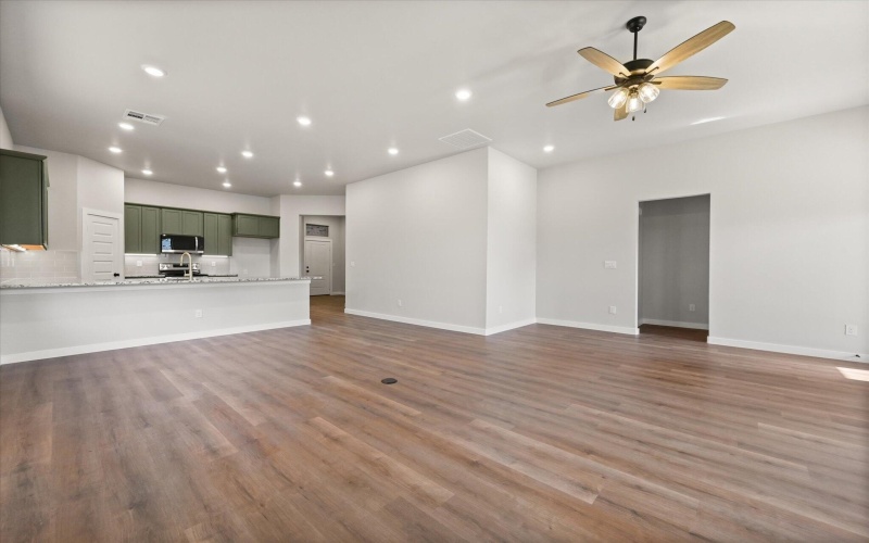 10505 Beaufort Avenue, Lubbock, TX 79424, 3 Bedrooms Bedrooms, ,2 BathroomsBathrooms,Residential,For Sale,10505 Beaufort Avenue,202552569
