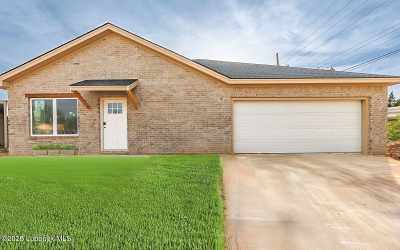 1704 Elkhart Avenue, Lubbock, TX 79416, 6 Bedrooms Bedrooms, ,7 BathroomsBathrooms,Residential Multi Family,For Sale,1704 Elkhart Avenue,202552606