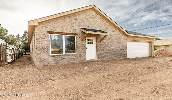 1704 Elkhart Avenue, Lubbock, TX 79416, 6 Bedrooms Bedrooms, ,7 BathroomsBathrooms,Residential Multi Family,For Sale,1704 Elkhart Avenue,202552606