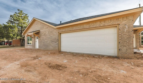 1704 Elkhart Avenue, Lubbock, TX 79416, 6 Bedrooms Bedrooms, ,7 BathroomsBathrooms,Residential Multi Family,For Sale,1704 Elkhart Avenue,202552606
