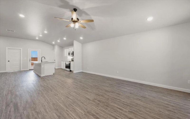7215 37th Street, Lubbock, TX 79407, 3 Bedrooms Bedrooms, ,2 BathroomsBathrooms,Residential Lease,For Rent,7215 37th Street,202552679